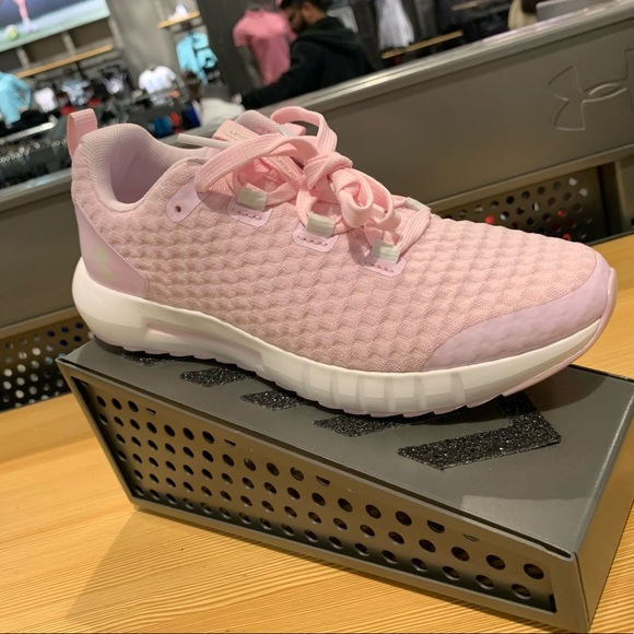 Meet your Posher, Kae - Picture 1 of 1